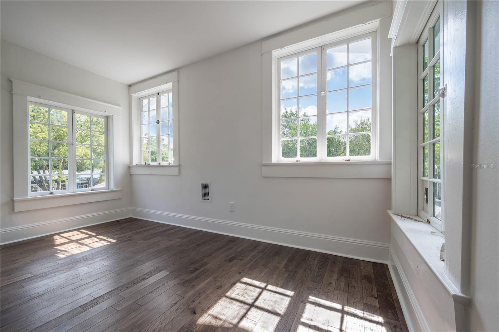 Image 58 of 73 For 6009 Suwanee Avenue