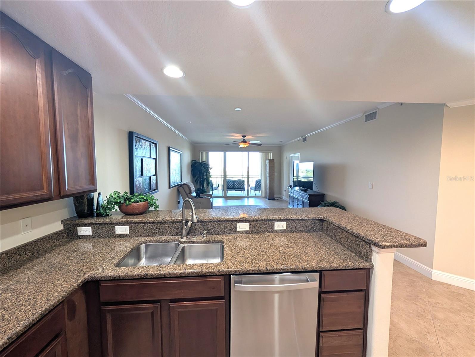 Image 21 of 50 For 7070 Key Haven Road 602