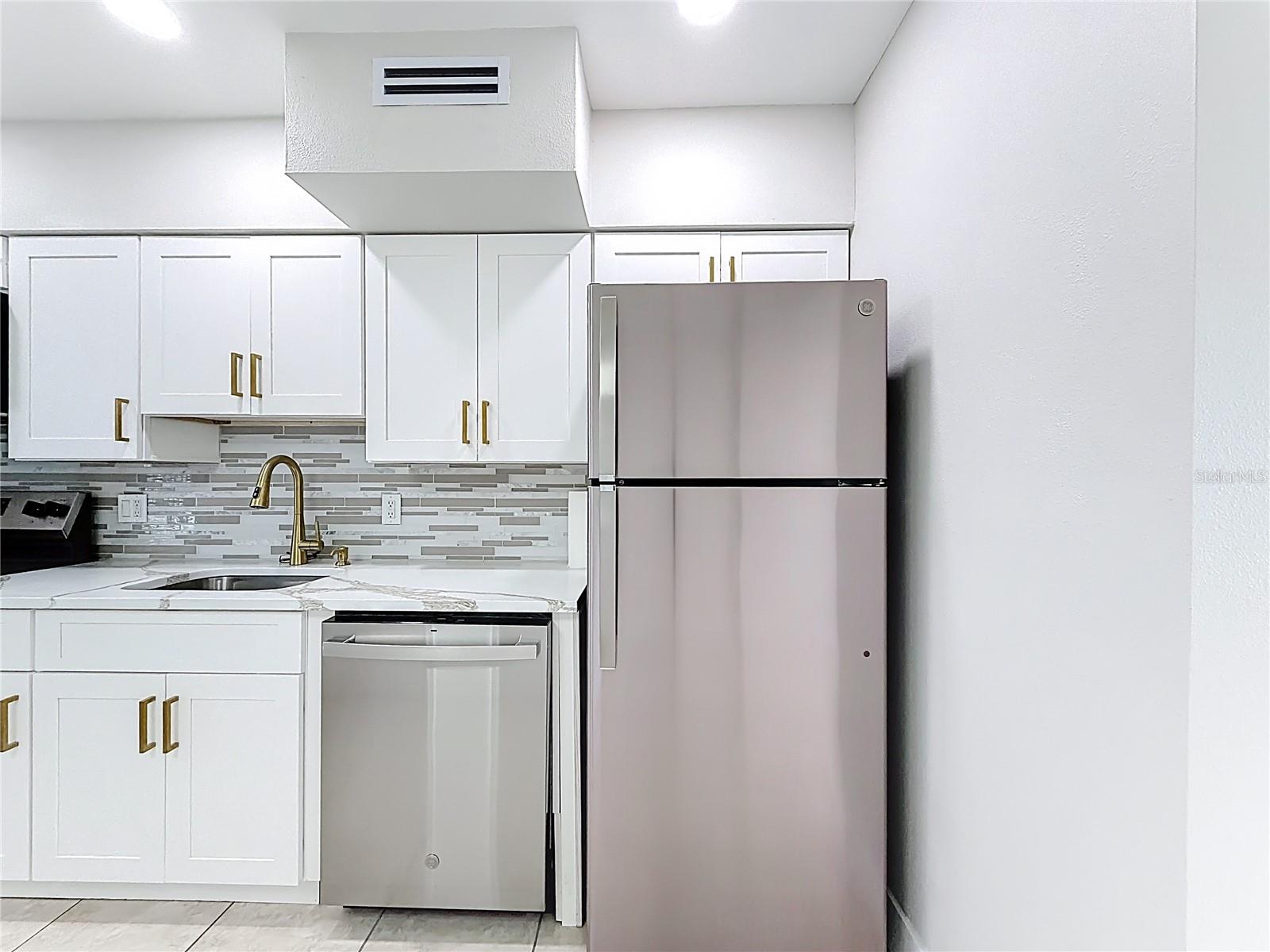 Image 8 of 19 For 1840 Shore Drive S 5