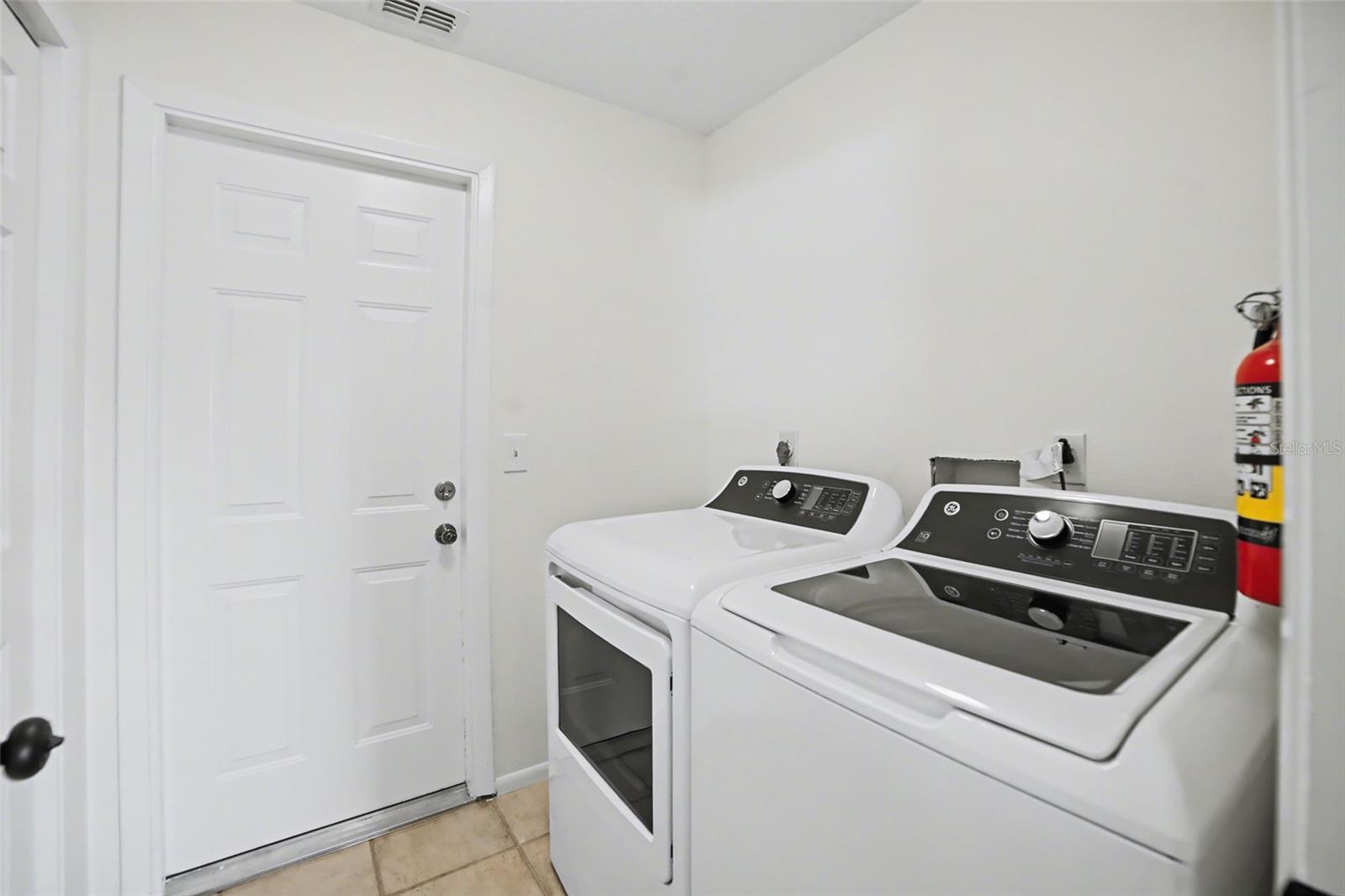 Image 24 of 32 For 7918 Cypress Lake Drive