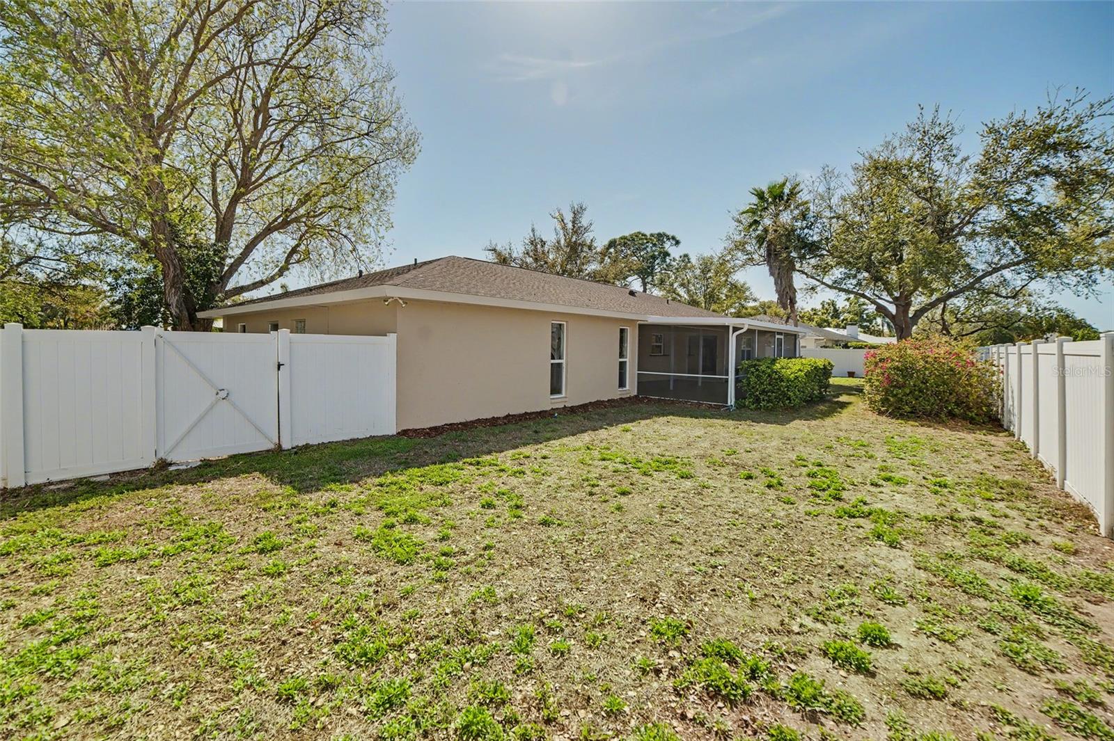 Image 28 of 32 For 7918 Cypress Lake Drive