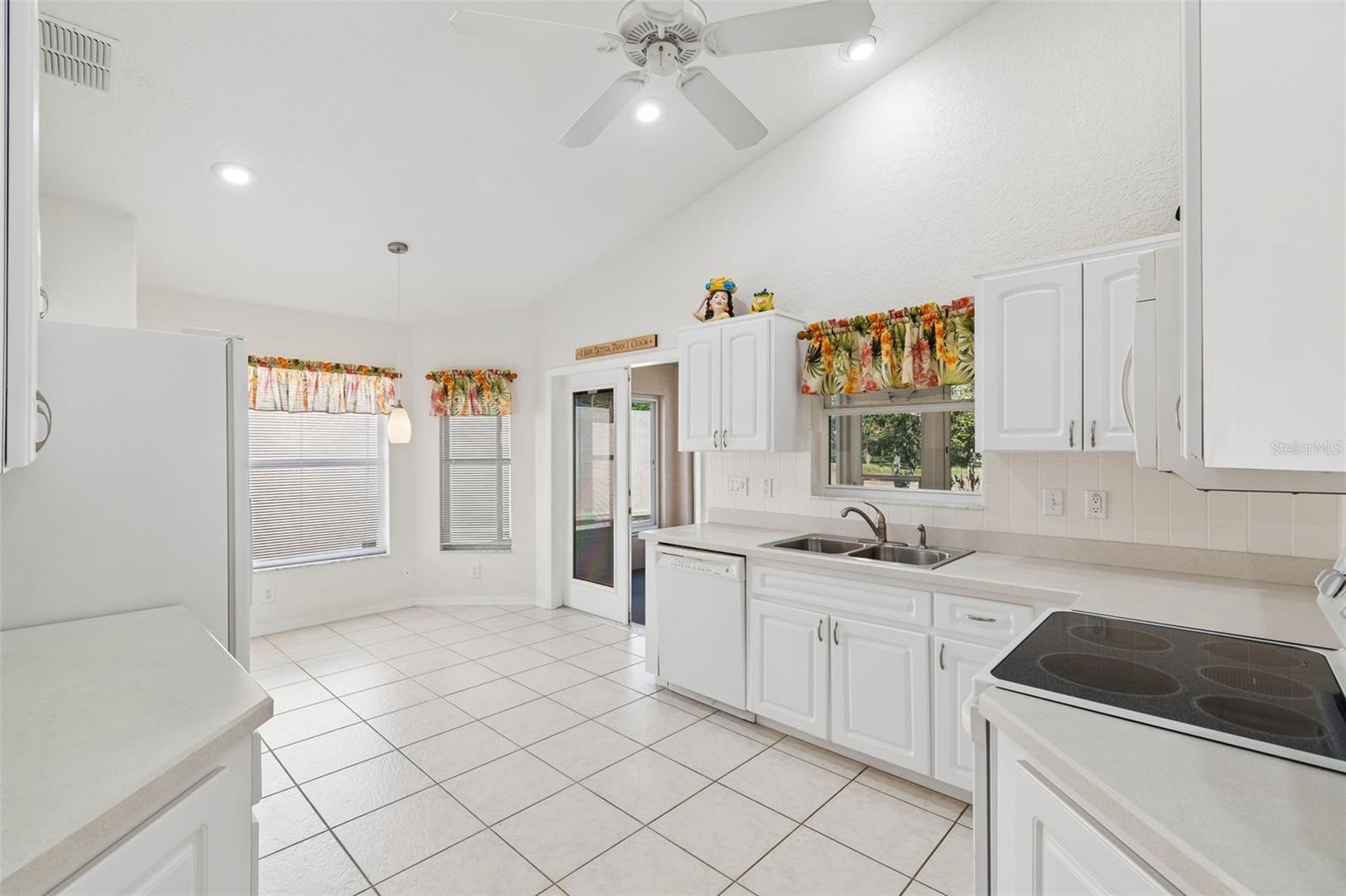 Image 19 of 57 For 284 Royal Palm Way