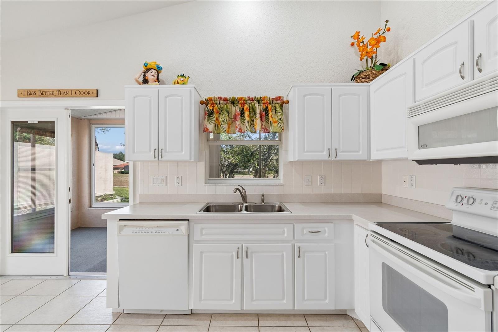 Image 20 of 57 For 284 Royal Palm Way