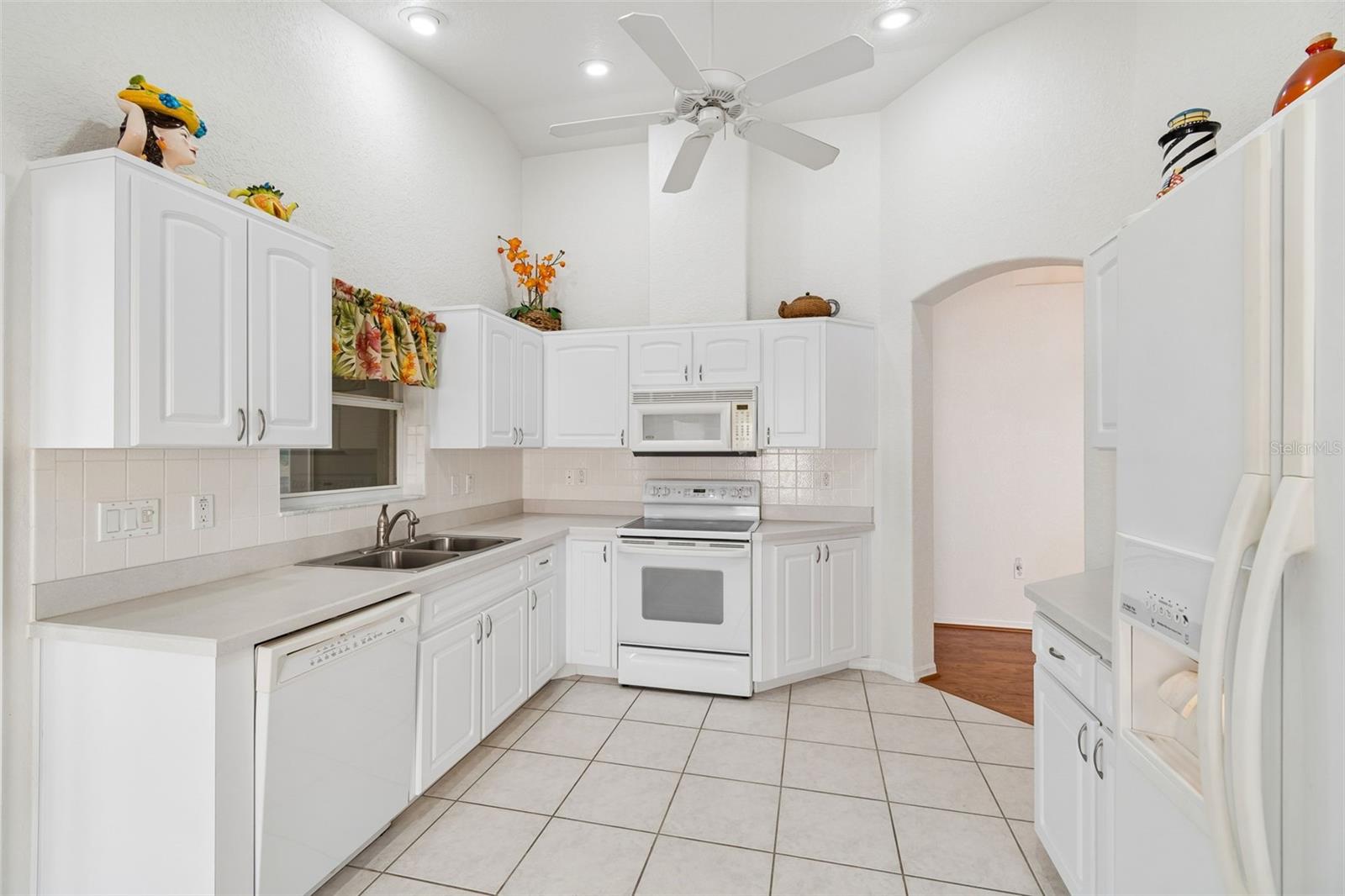 Image 21 of 57 For 284 Royal Palm Way