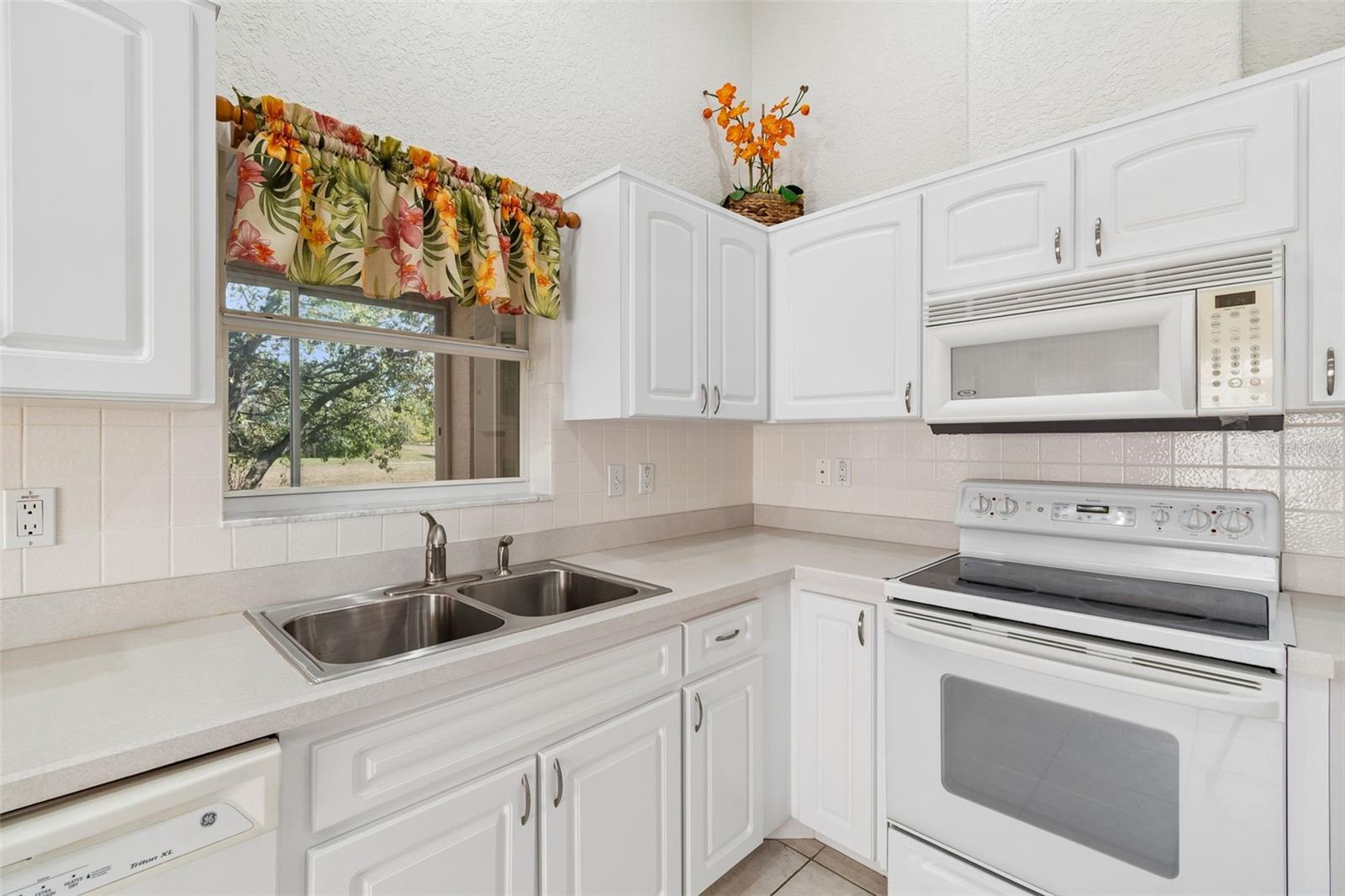 Image 24 of 57 For 284 Royal Palm Way