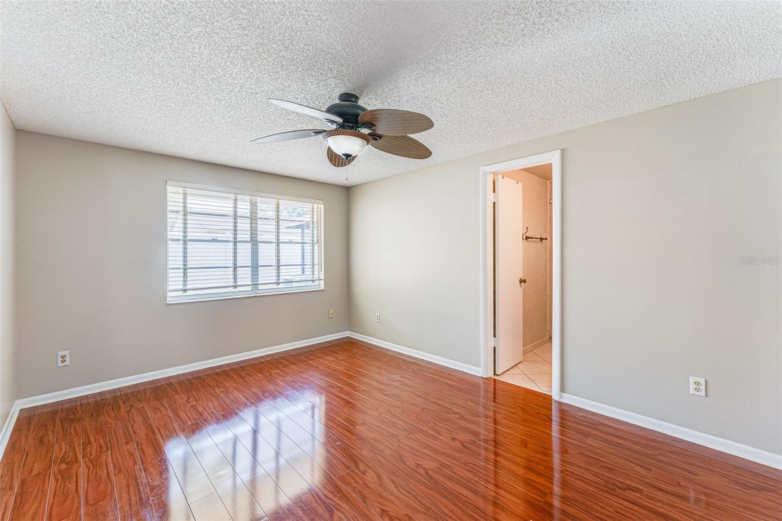 Image 19 of 47 For 16017 Woodpine Drive