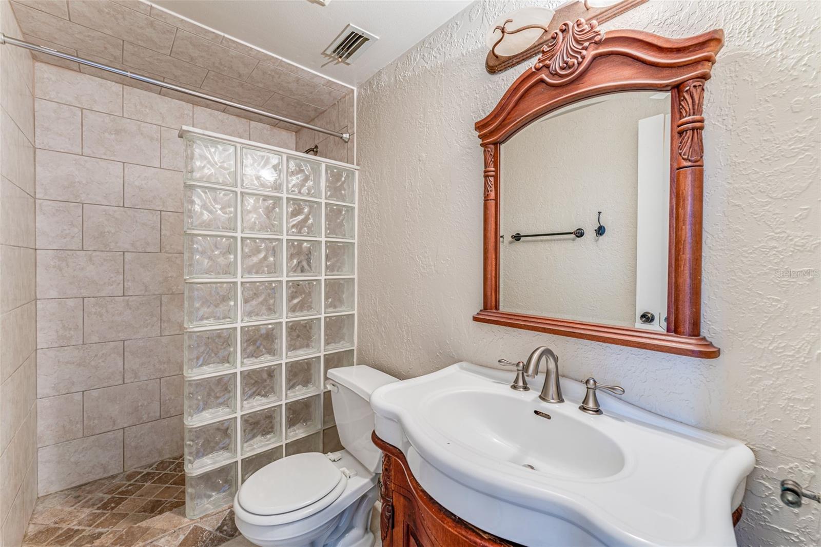 Image 21 of 47 For 16017 Woodpine Drive