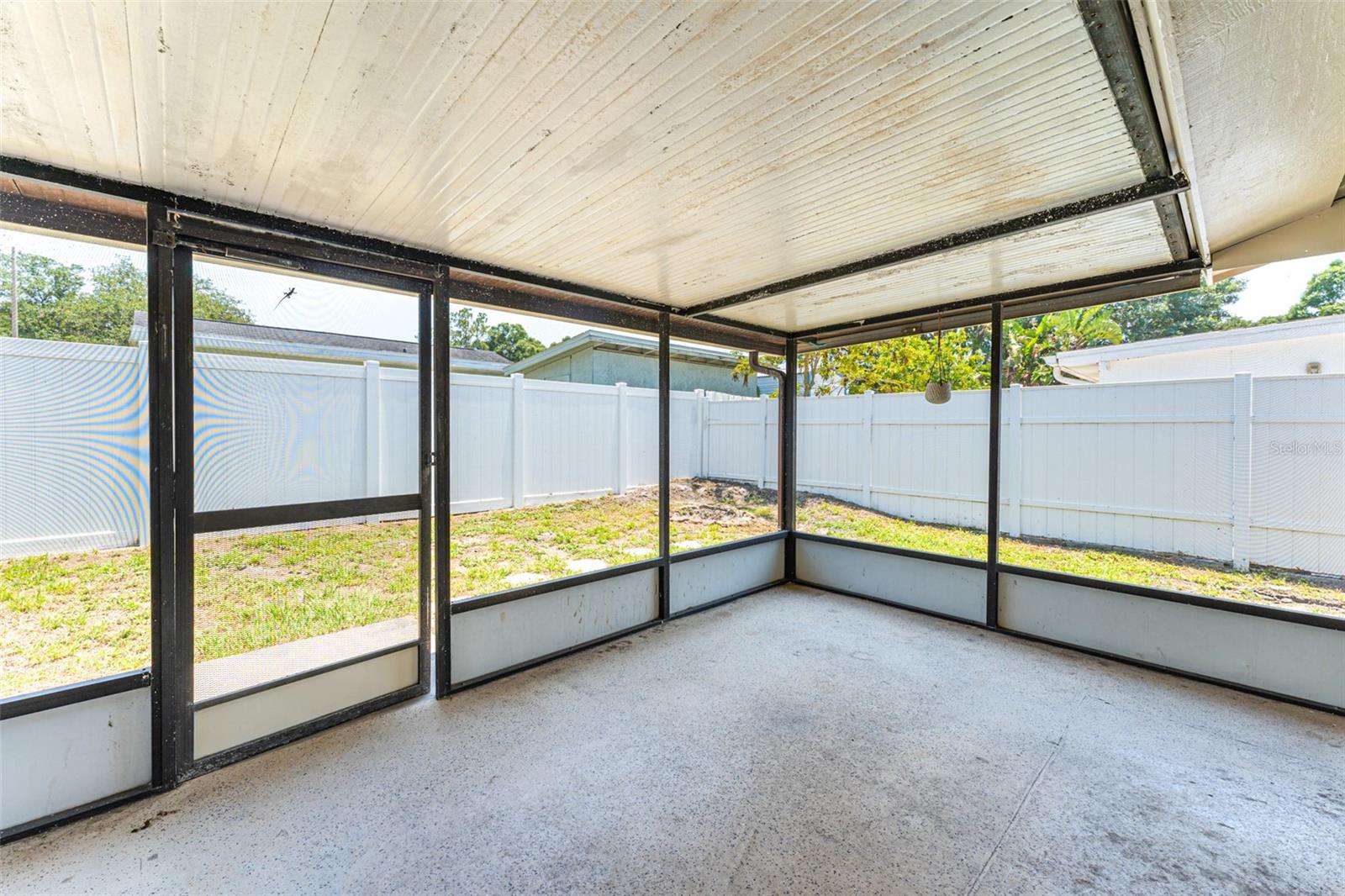 Image 34 of 47 For 16017 Woodpine Drive