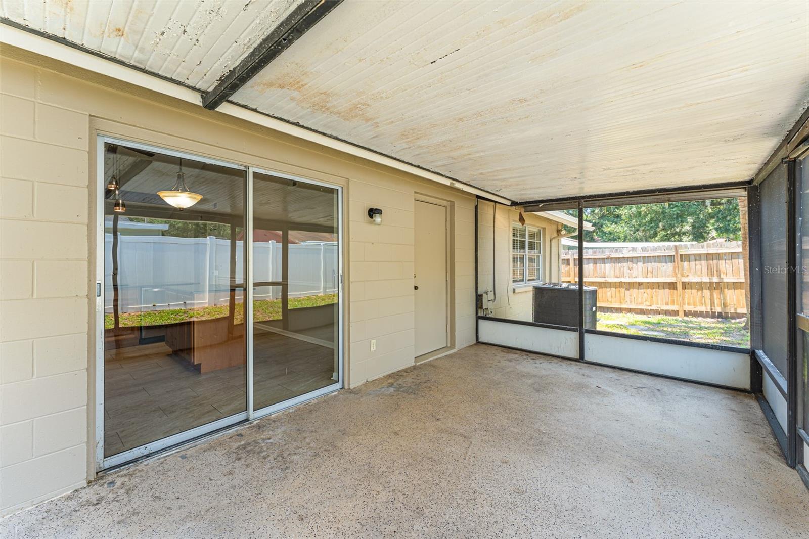 Image 35 of 47 For 16017 Woodpine Drive