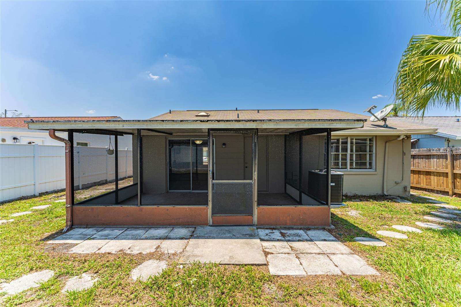 Image 38 of 47 For 16017 Woodpine Drive