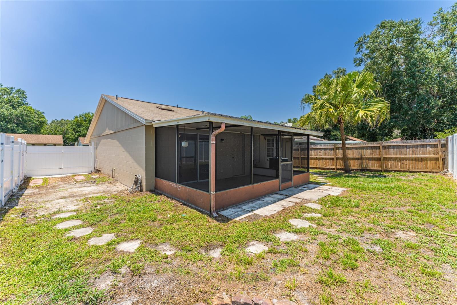 Image 39 of 47 For 16017 Woodpine Drive