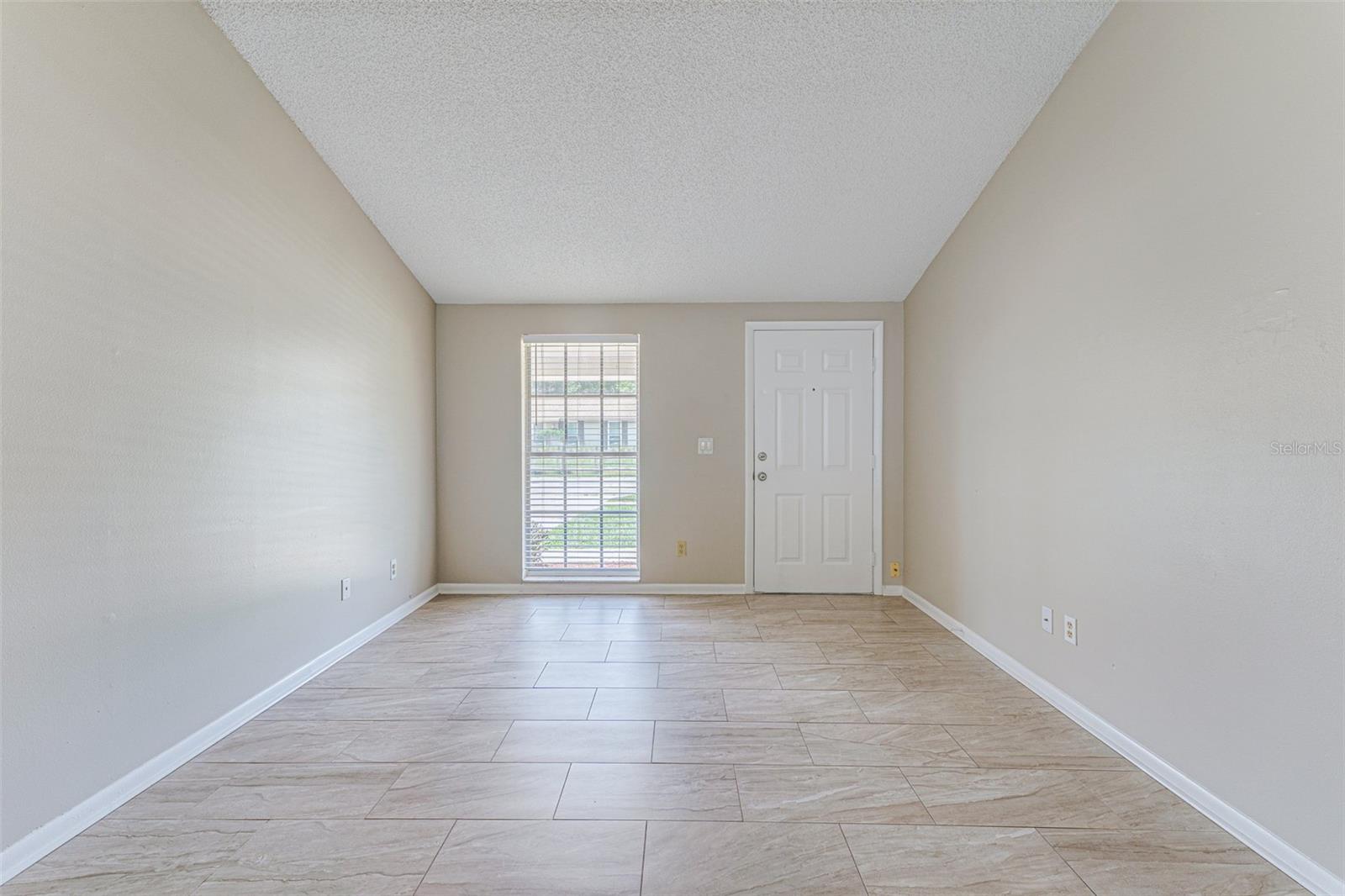 Image 7 of 47 For 16017 Woodpine Drive