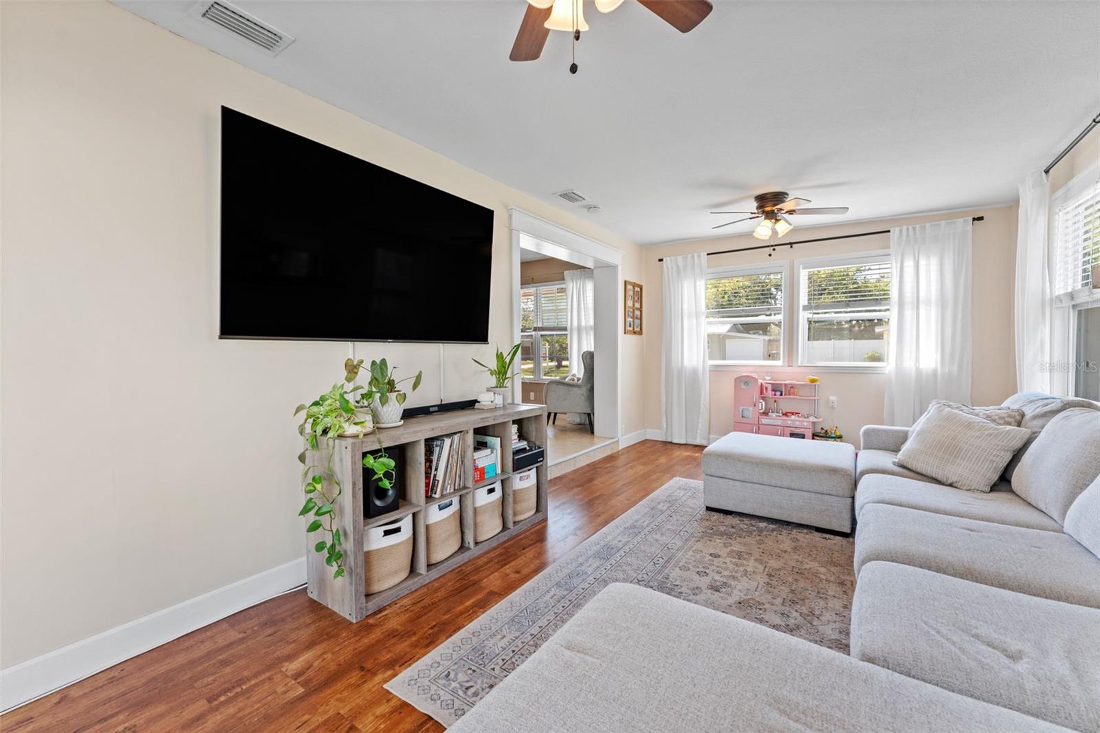 Image 10 of 53 For 251 Davison Avenue Ne