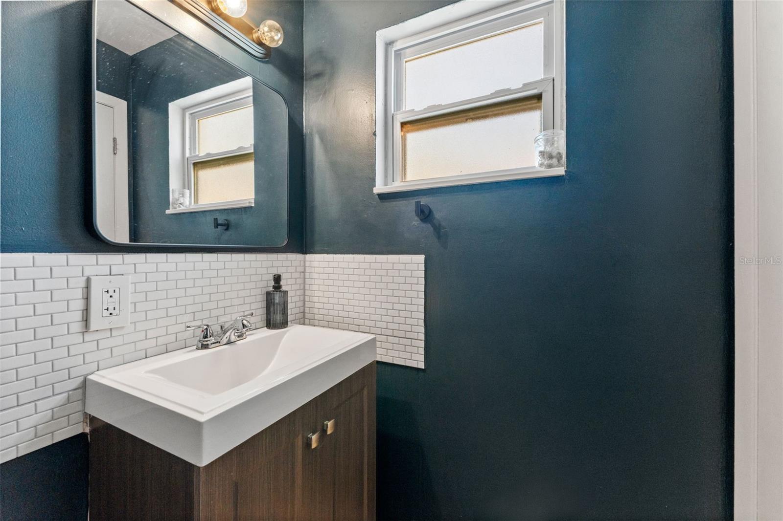 Image 21 of 53 For 251 Davison Avenue Ne