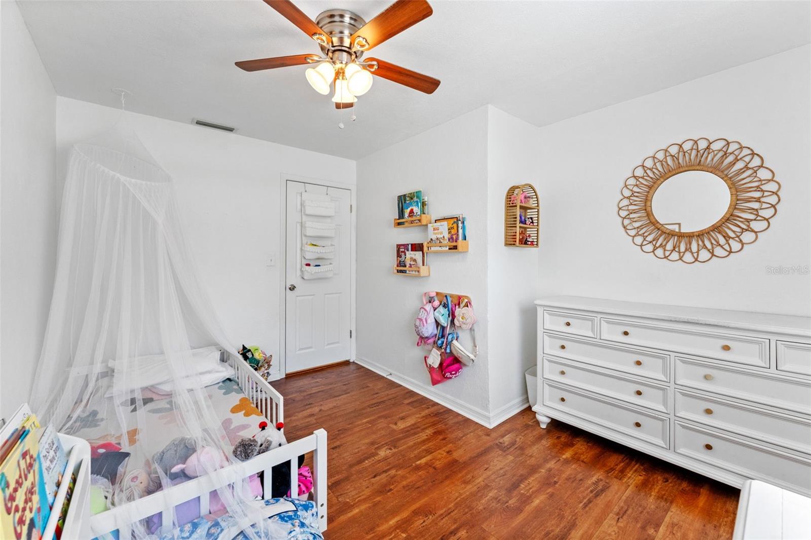 Image 23 of 53 For 251 Davison Avenue Ne