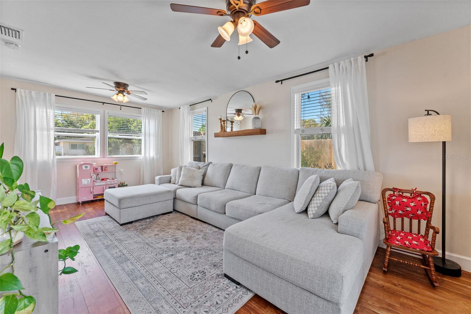 Image 9 of 53 For 251 Davison Avenue Ne