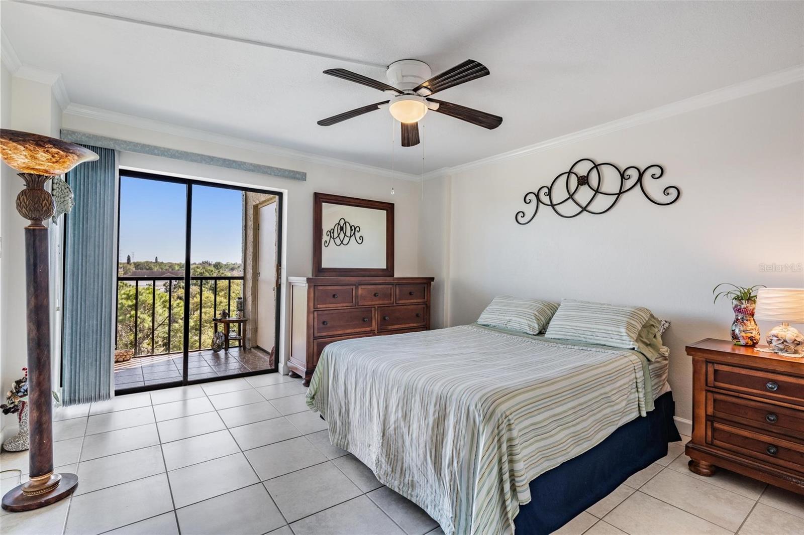 Image 16 of 37 For 2900 Cove Cay Drive 7b