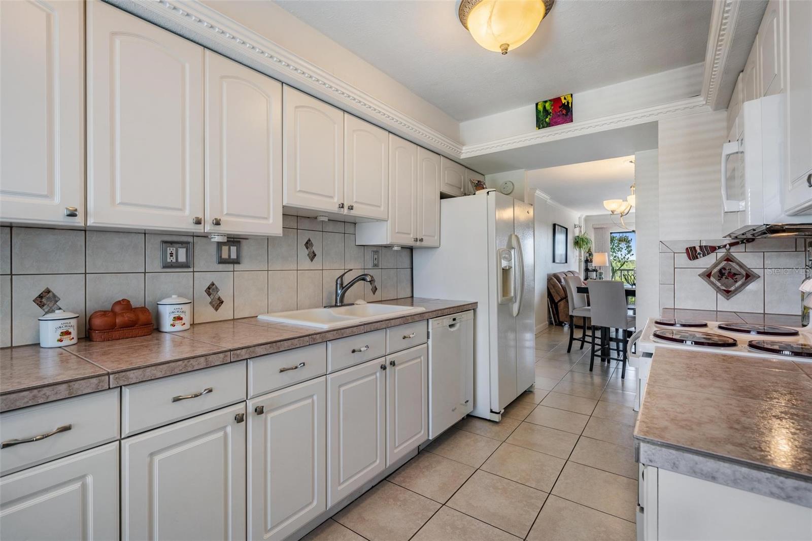 Image 9 of 37 For 2900 Cove Cay Drive 7b