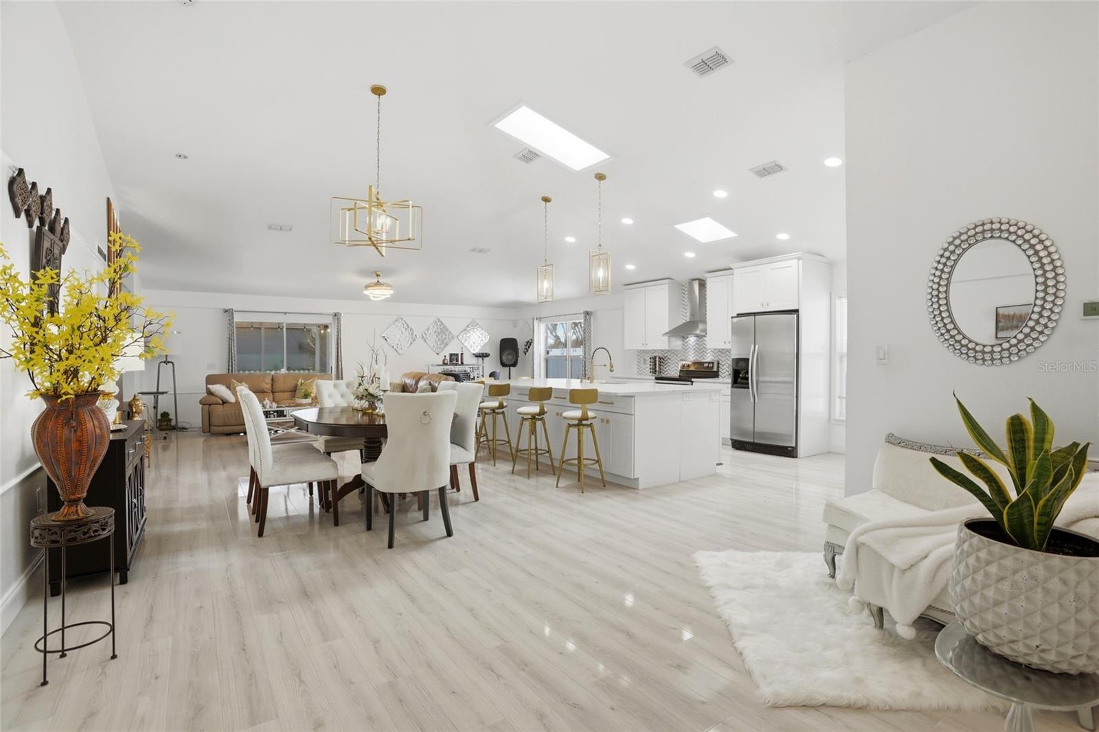 Image 16 of 37 For 10608 Laxton Street