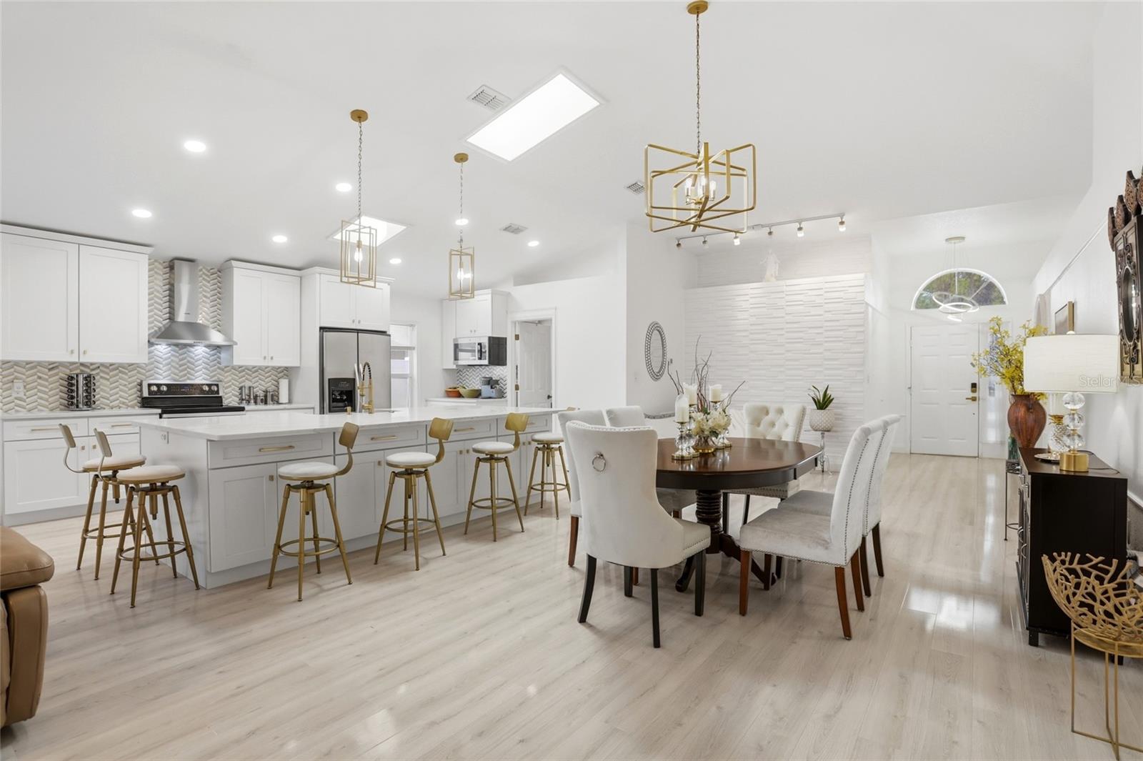 Image 18 of 37 For 10608 Laxton Street