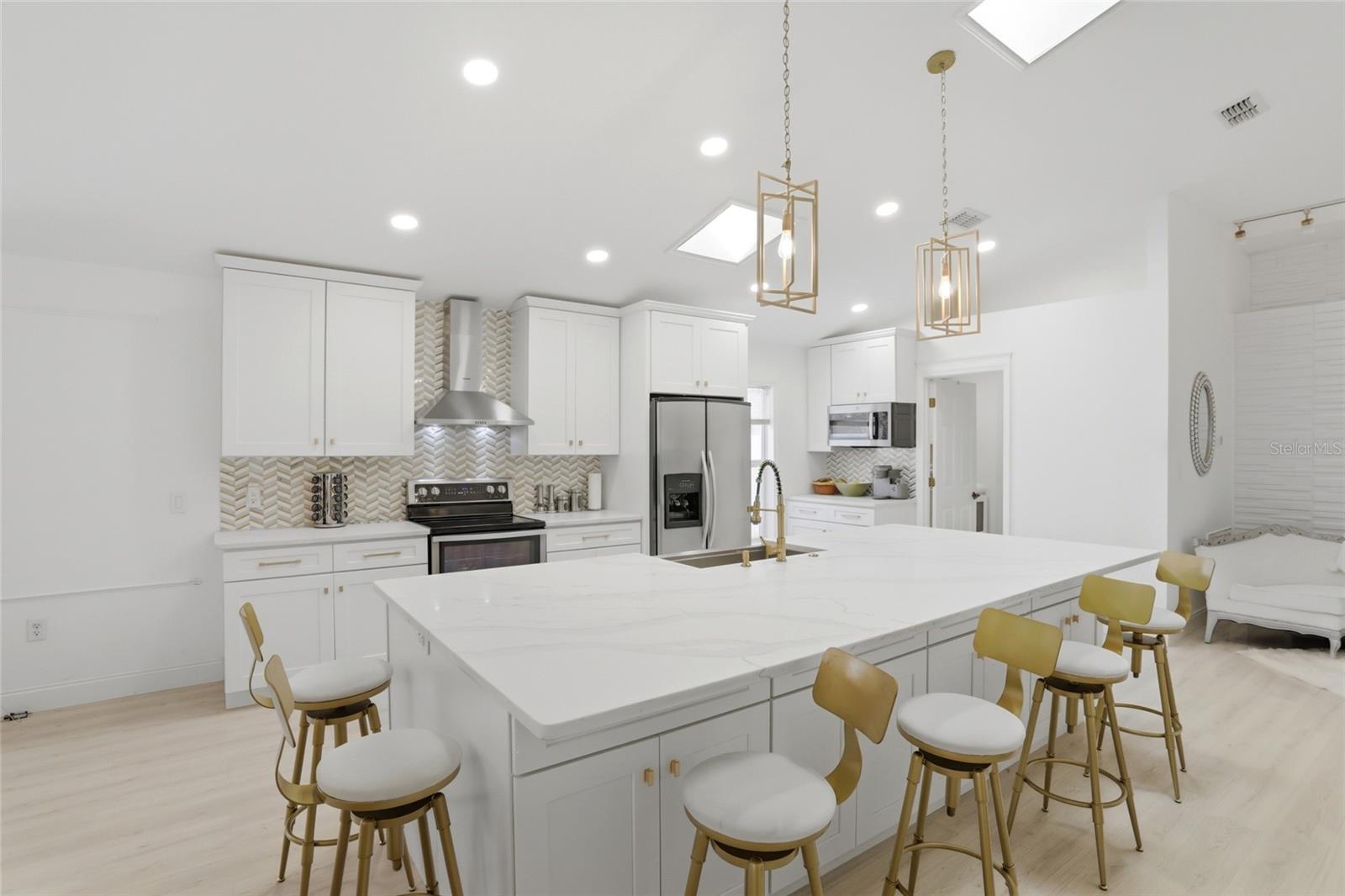 Image 19 of 37 For 10608 Laxton Street