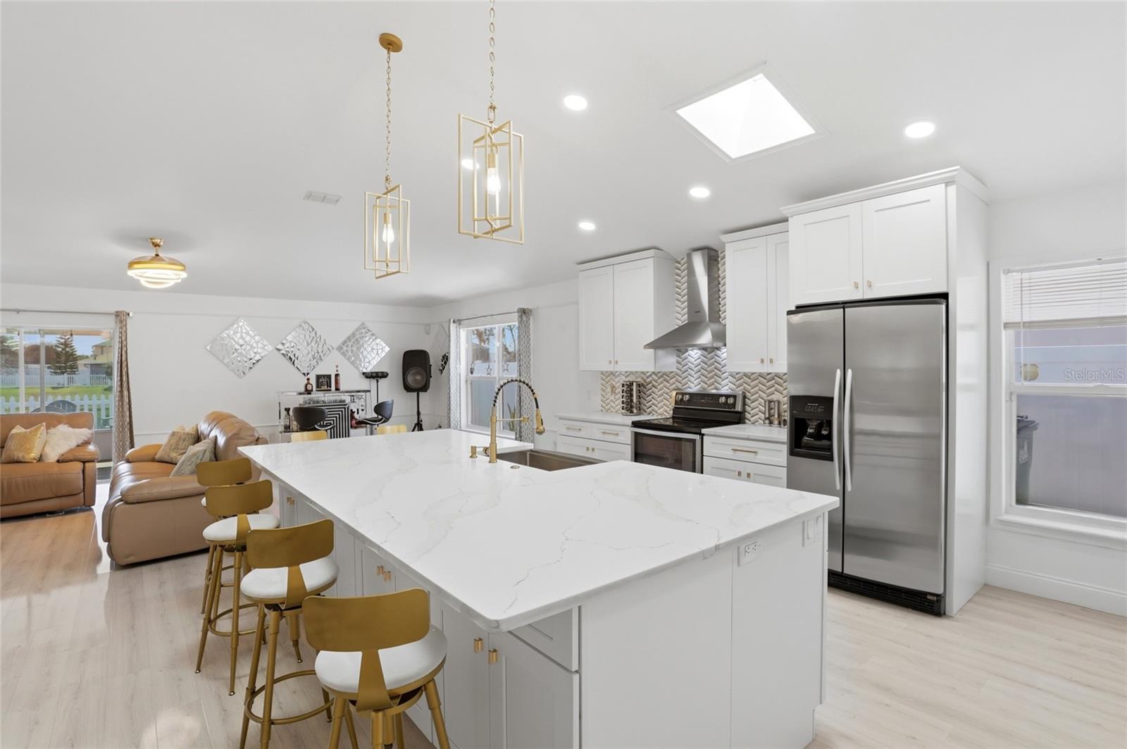 Image 22 of 37 For 10608 Laxton Street