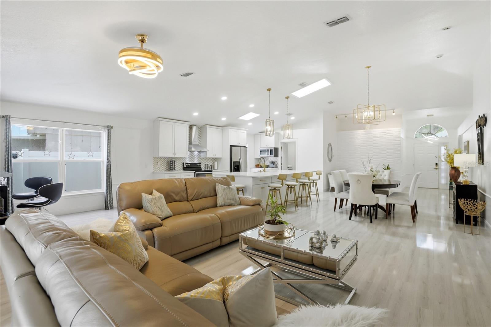 Image 23 of 37 For 10608 Laxton Street