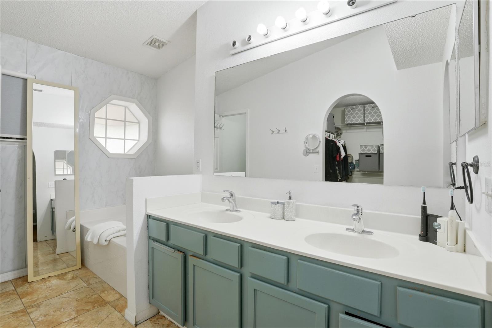 Image 25 of 37 For 10608 Laxton Street