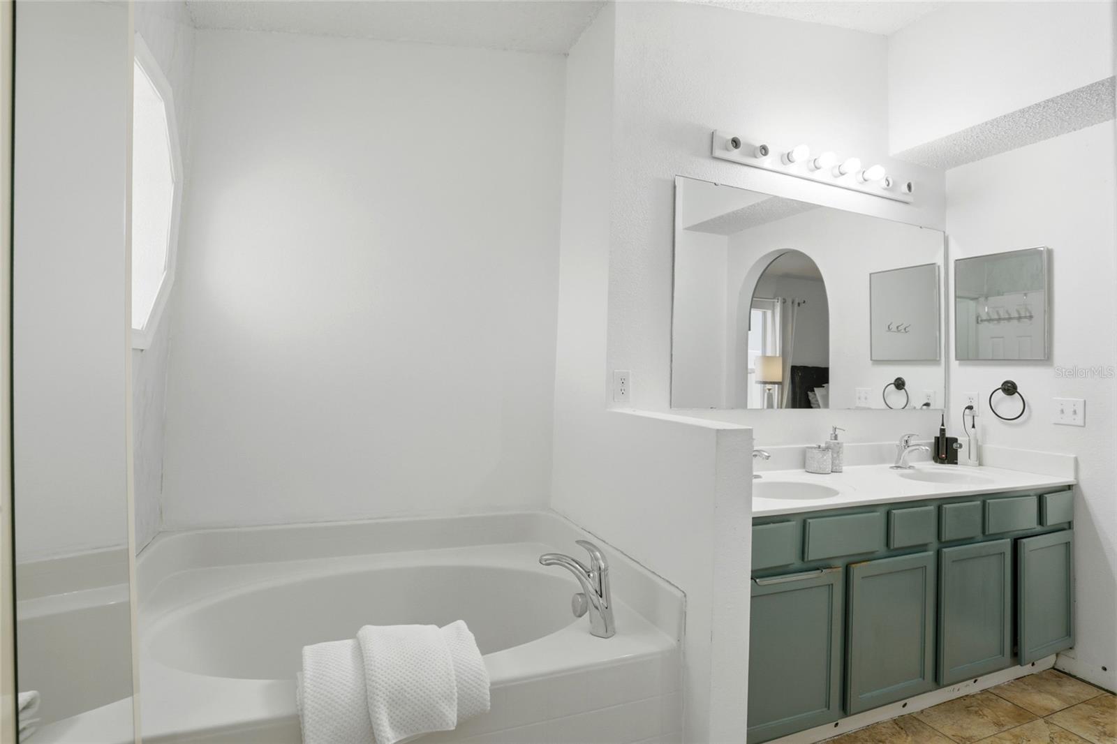 Image 26 of 37 For 10608 Laxton Street