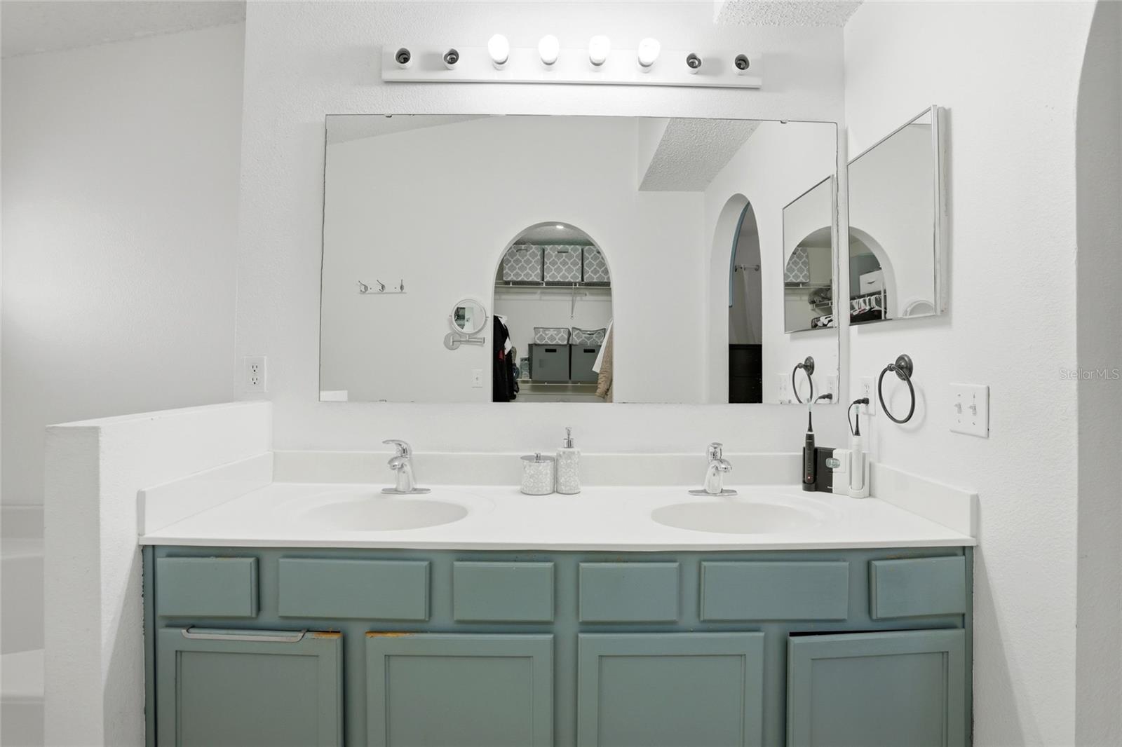 Image 8 of 37 For 10608 Laxton Street