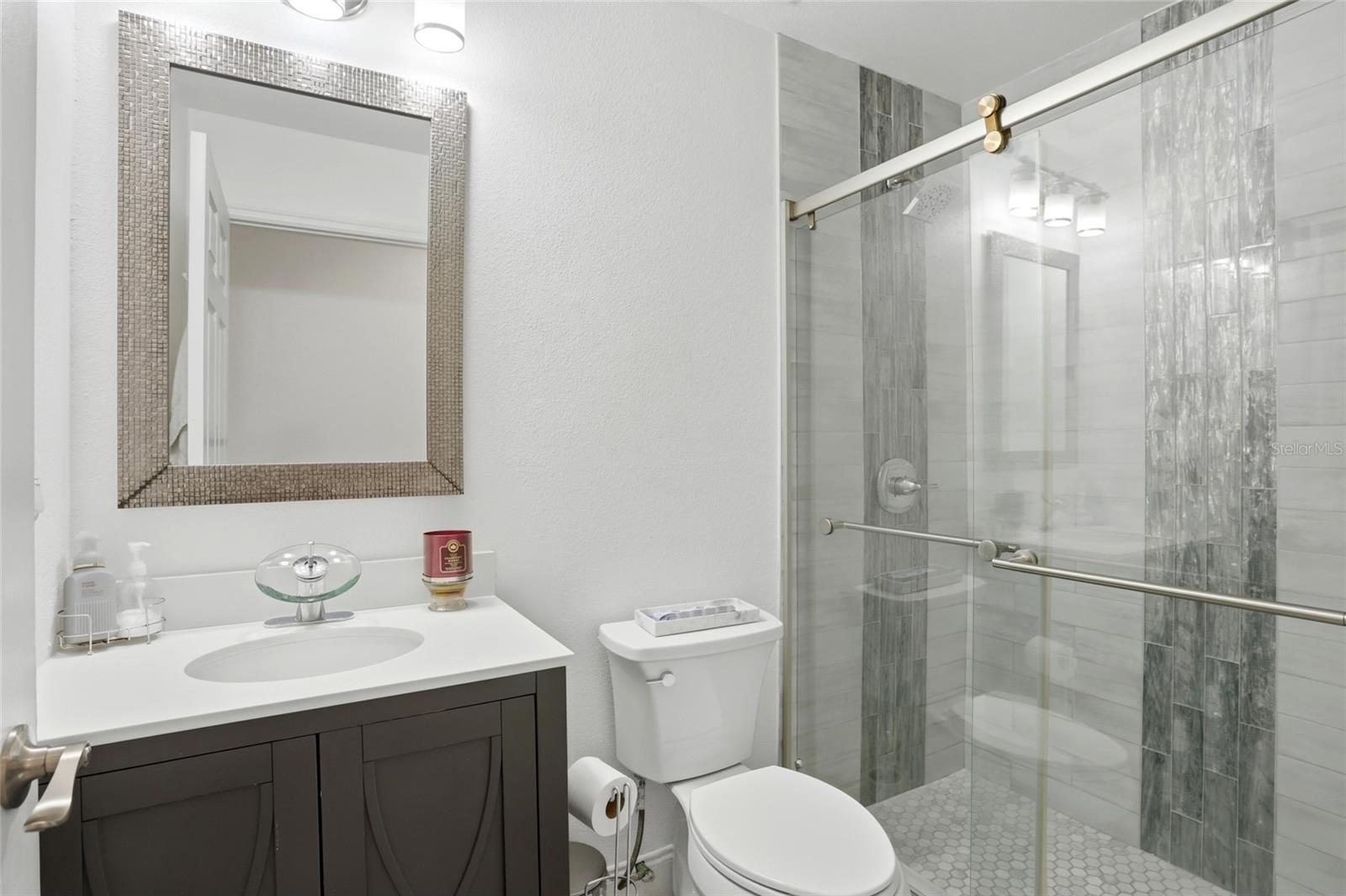 Image 9 of 37 For 10608 Laxton Street