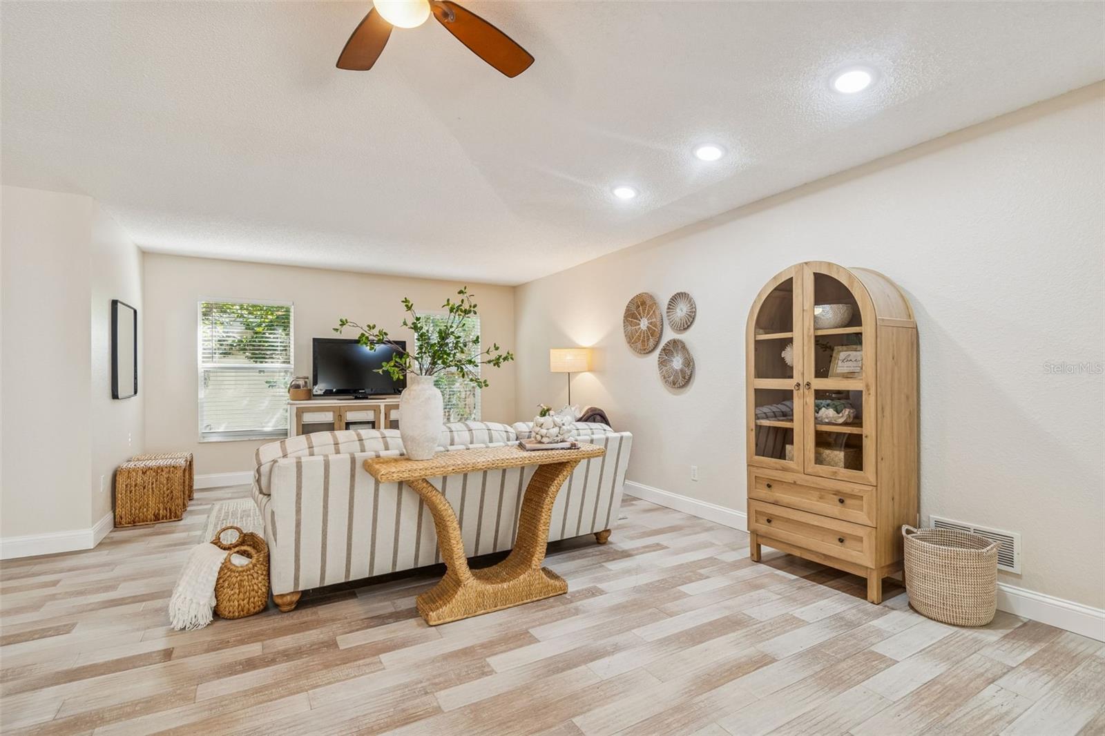 Image 38 of 95 For 160 Sage Circle