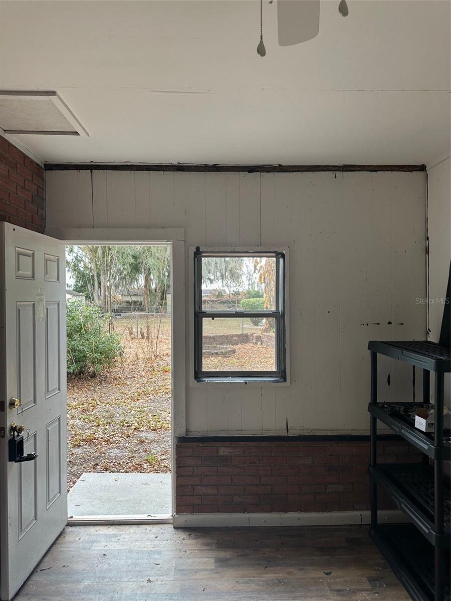 Image 12 of 30 For 507 8th Street Se