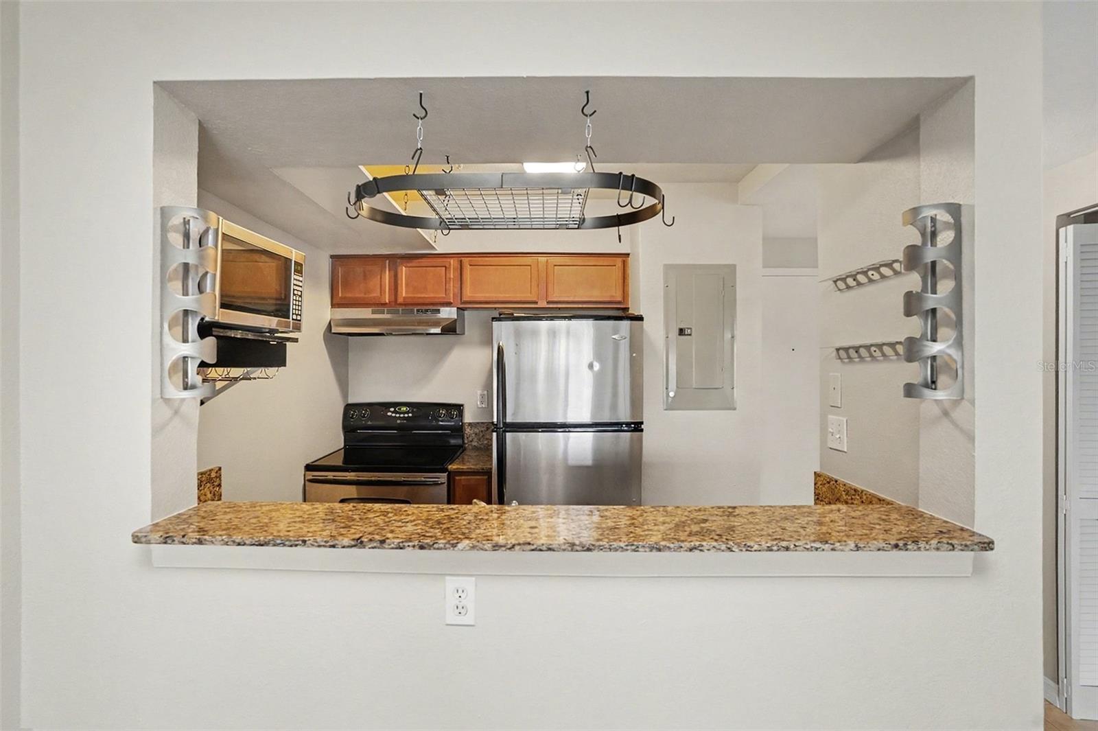 Image 11 of 28 For 406 Cedar Avenue 505