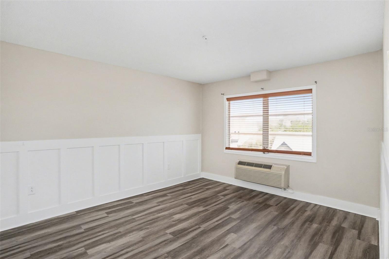 Image 12 of 28 For 406 Cedar Avenue 505