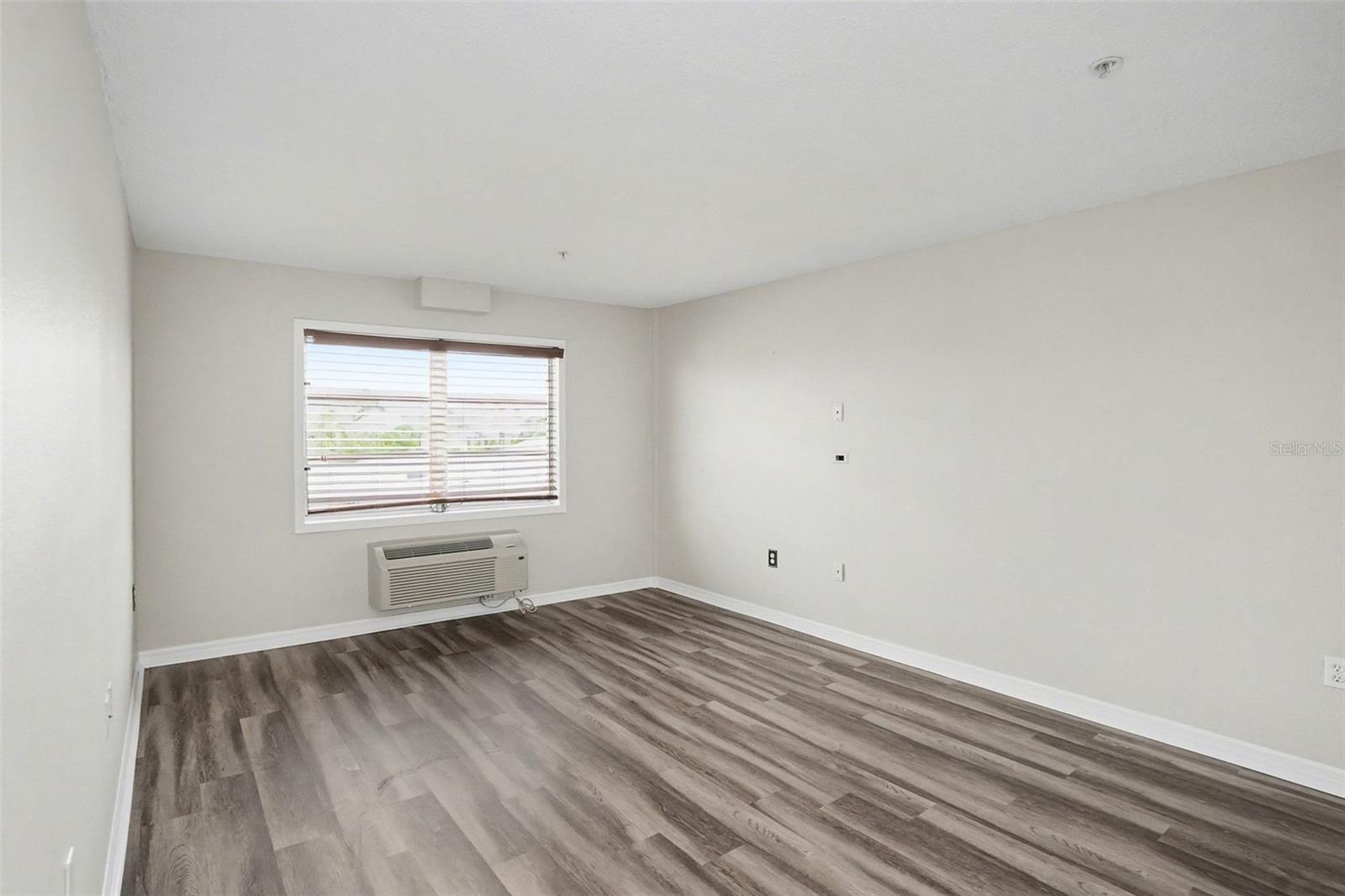 Image 19 of 28 For 406 Cedar Avenue 505