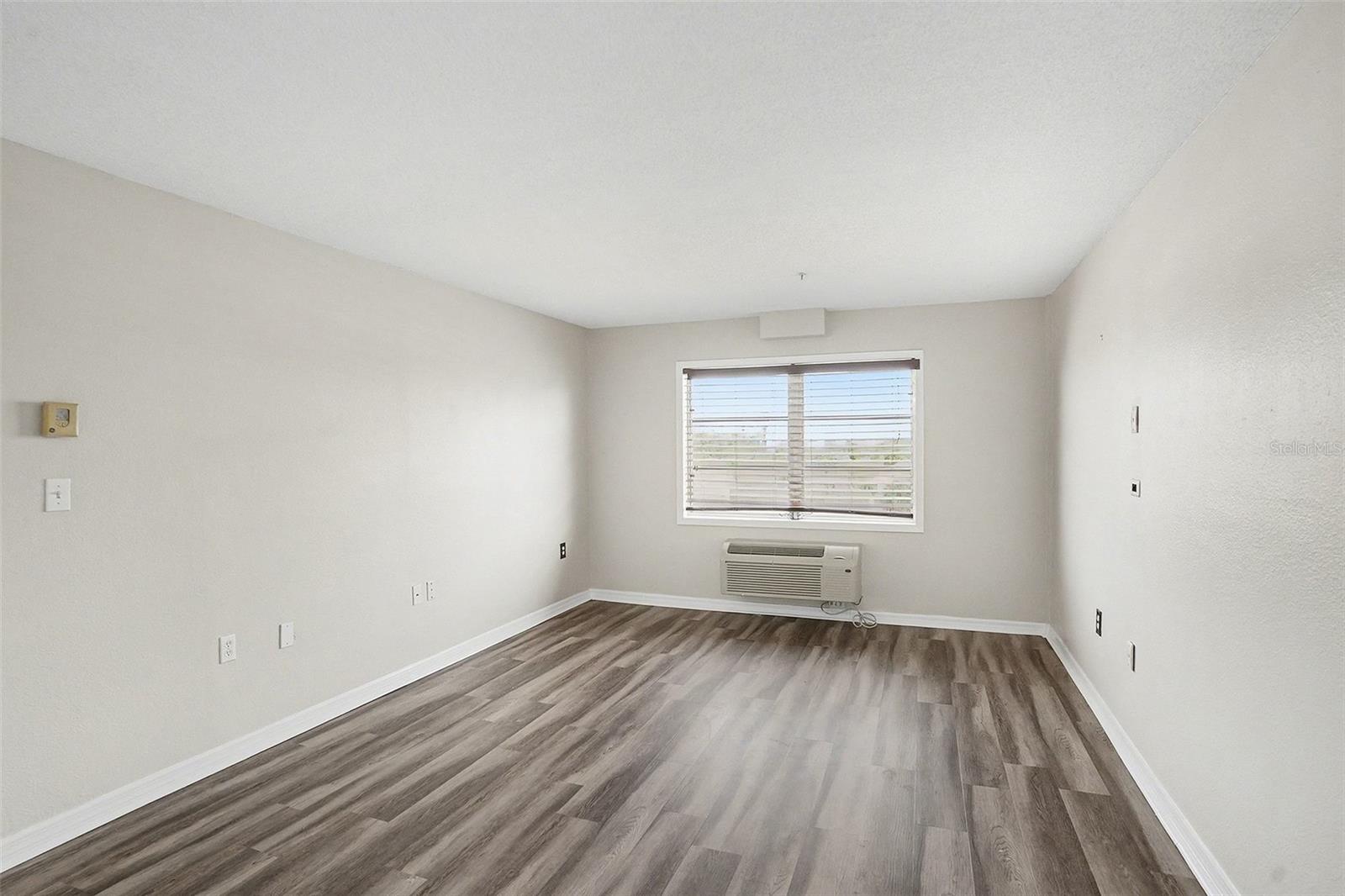 Image 23 of 28 For 406 Cedar Avenue 505