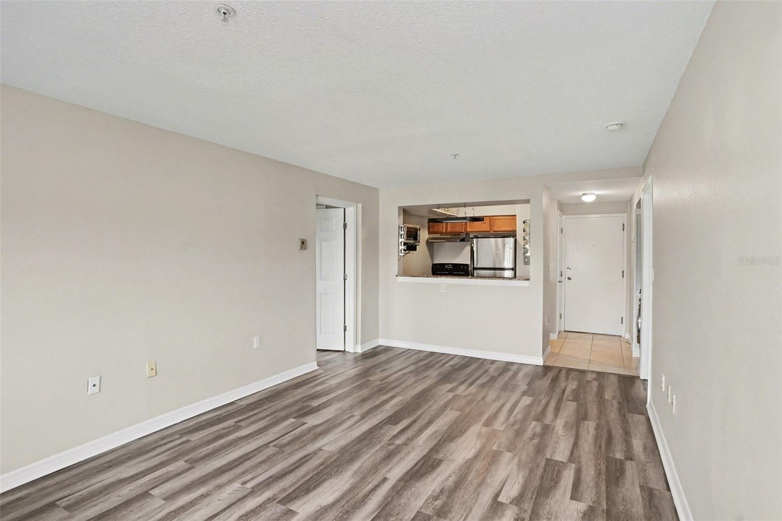 Image 7 of 28 For 406 Cedar Avenue 505