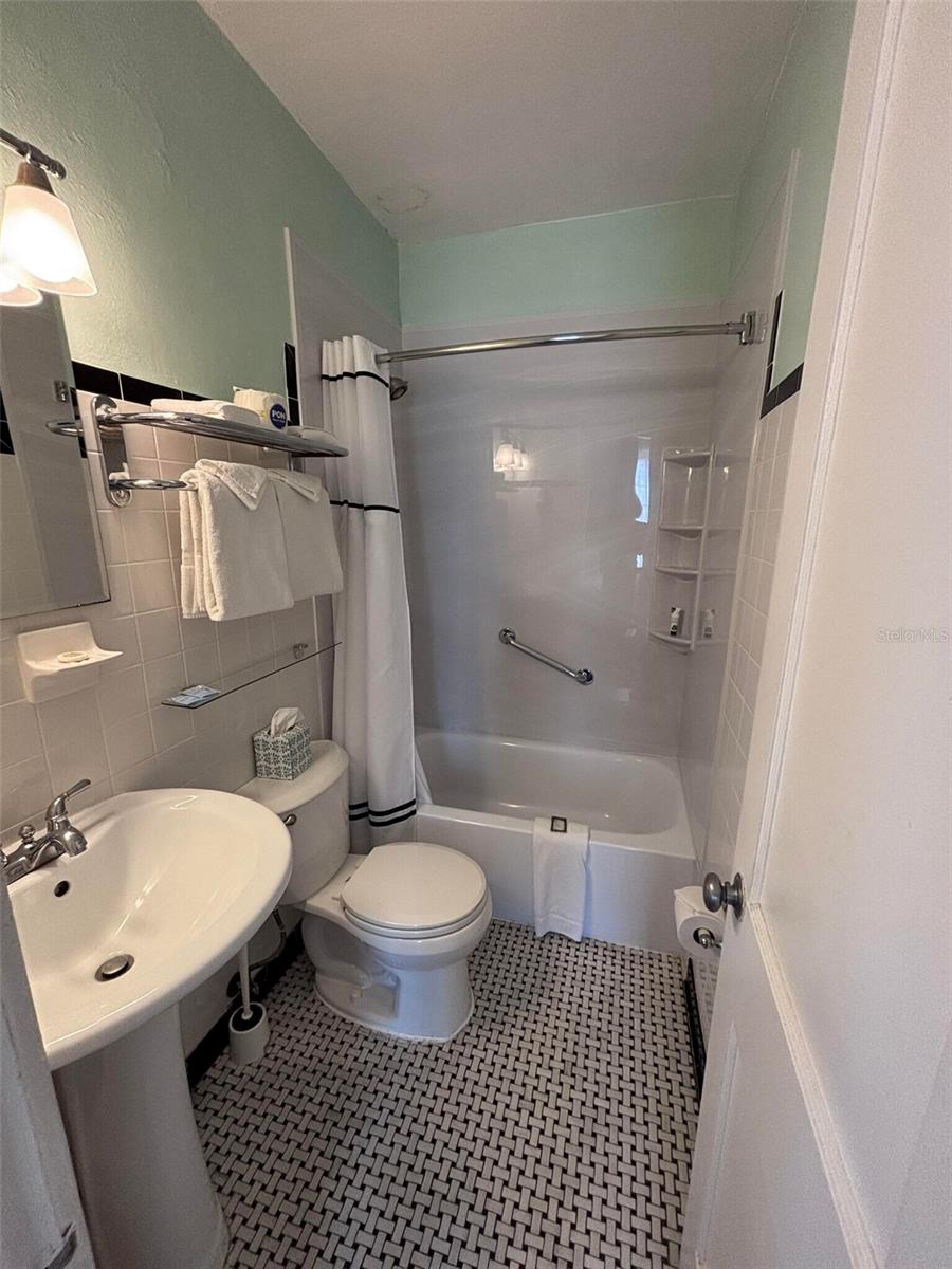 Listing photo id 11 for Address Not Provided