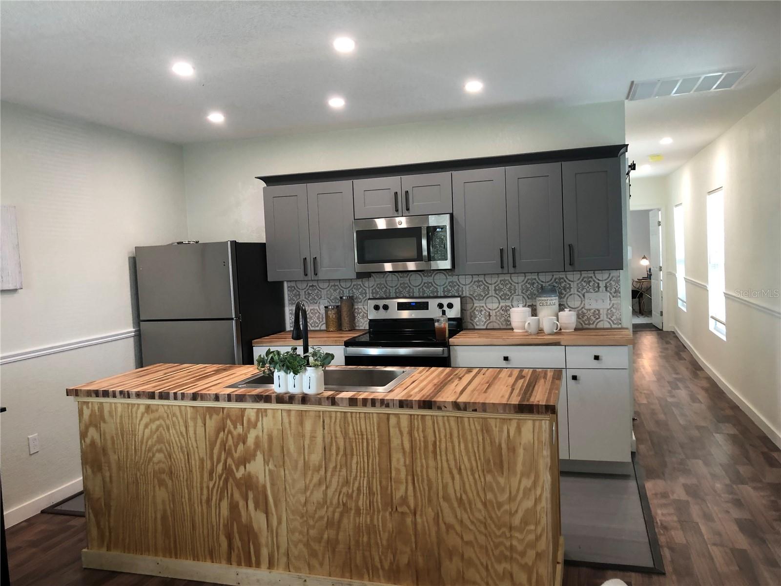 Image 4 of 21 For 1321 North B Street