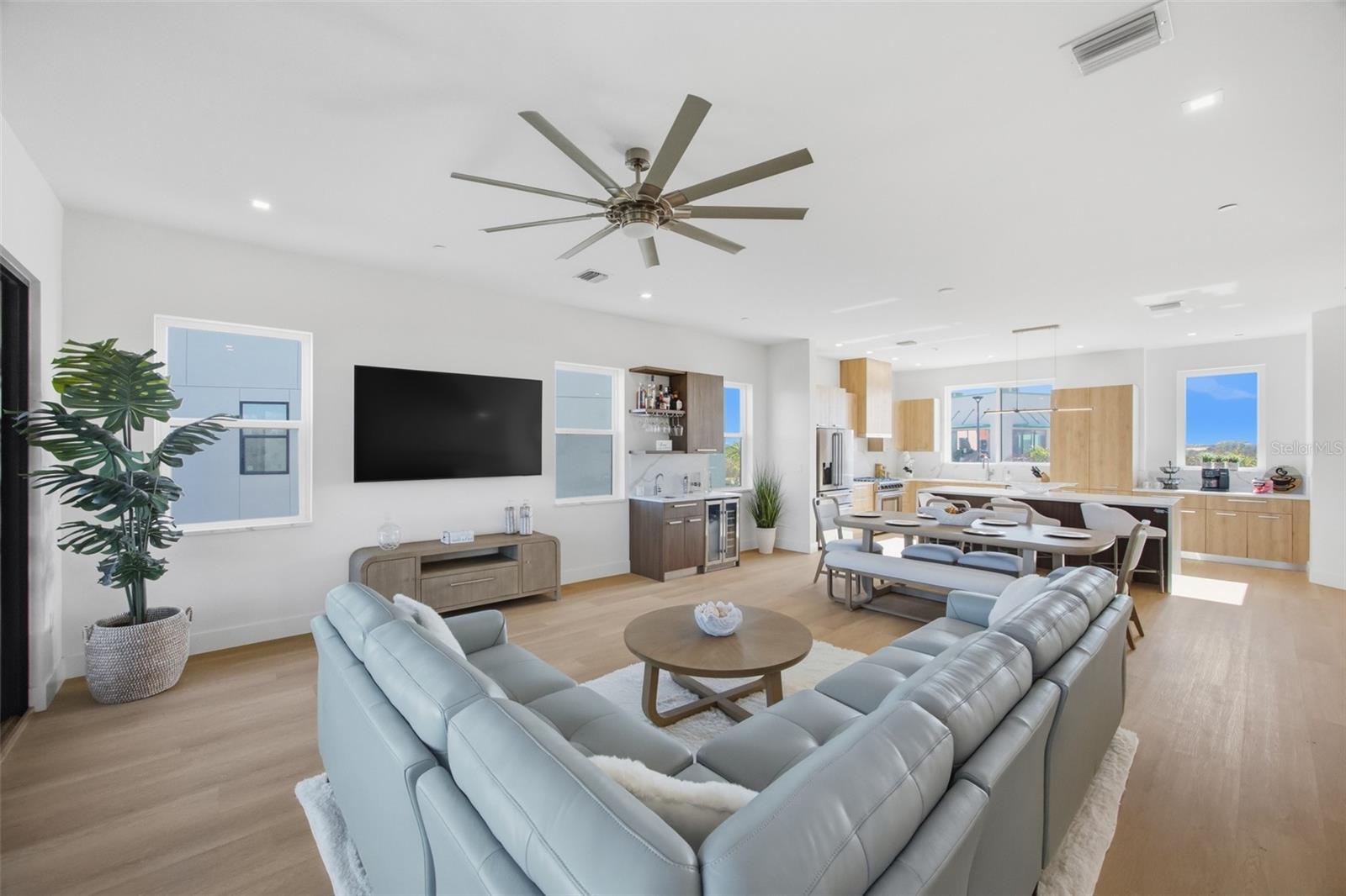 Listing photo id 8 for 5968 Aqua Reserve Boulevard