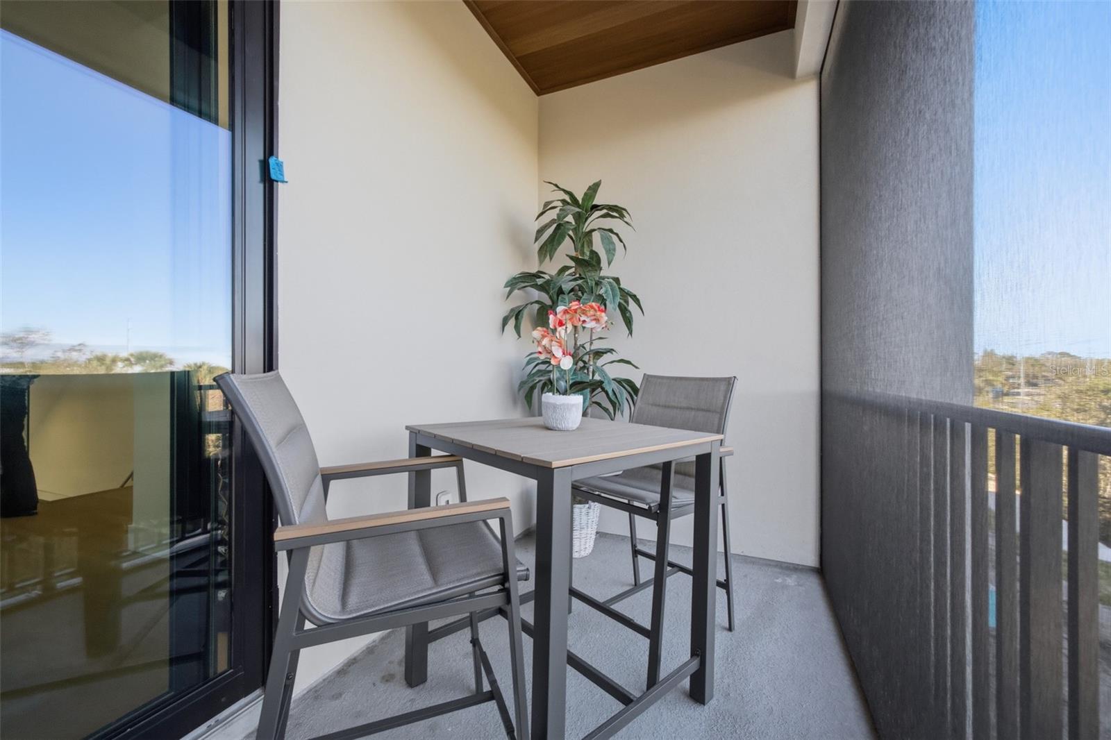 Listing photo id 12 for 5968 Aqua Reserve Boulevard