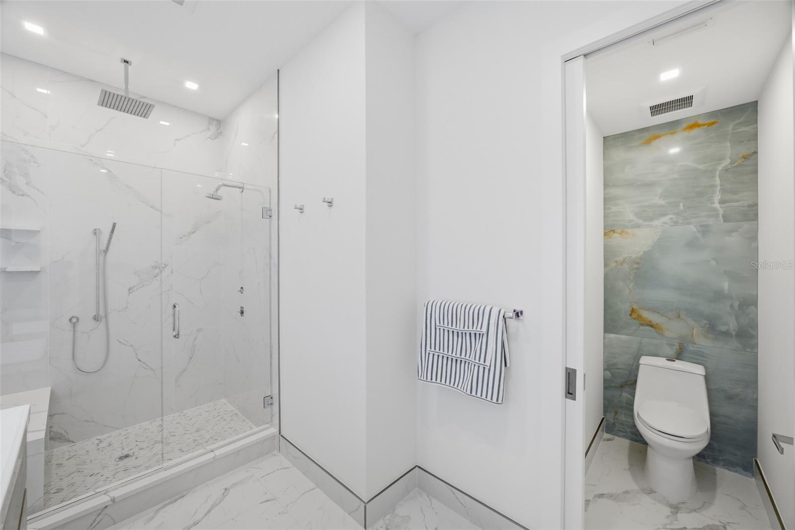 Listing photo id 18 for 5968 Aqua Reserve Boulevard