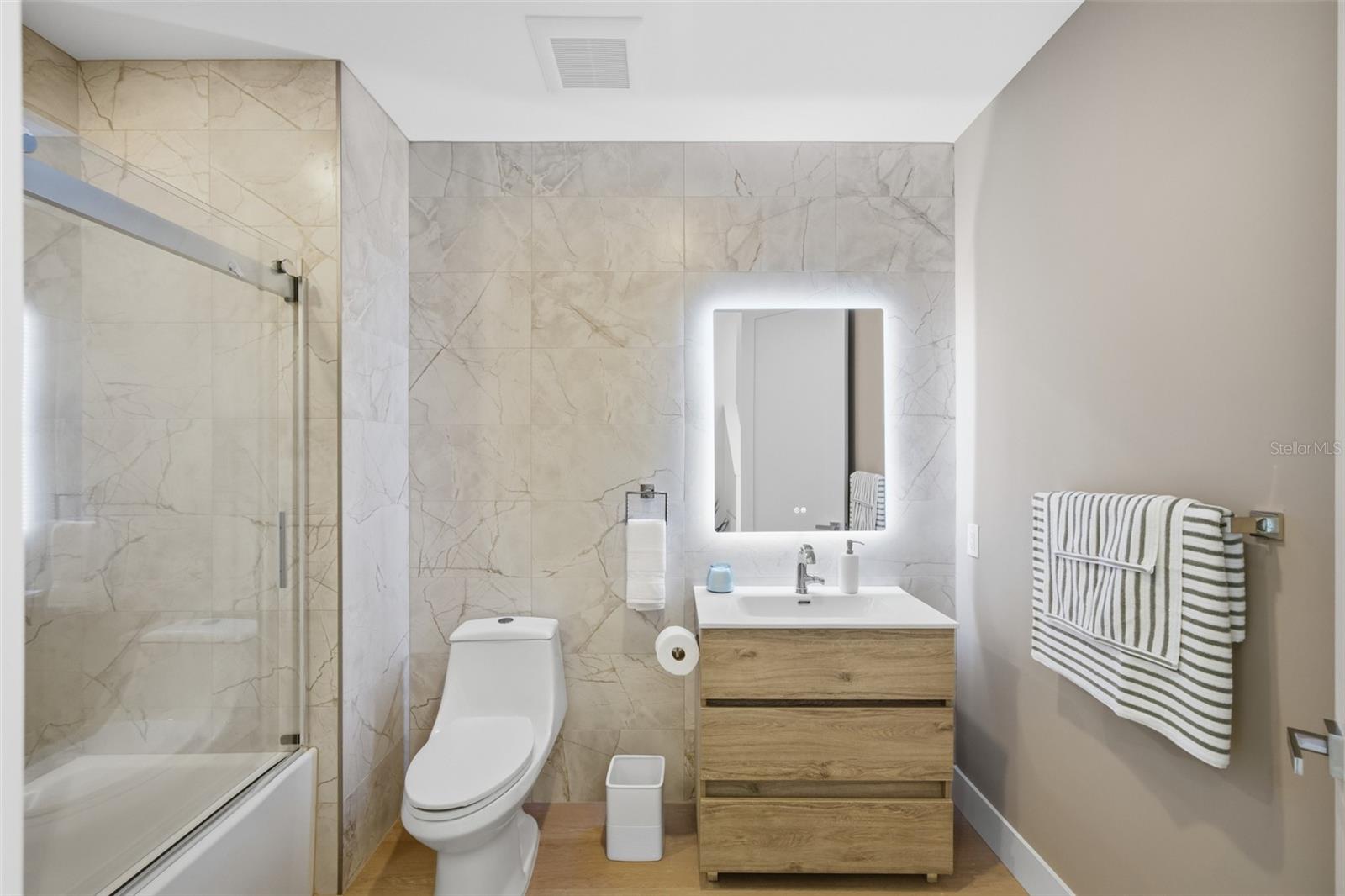 Listing photo id 21 for 5968 Aqua Reserve Boulevard