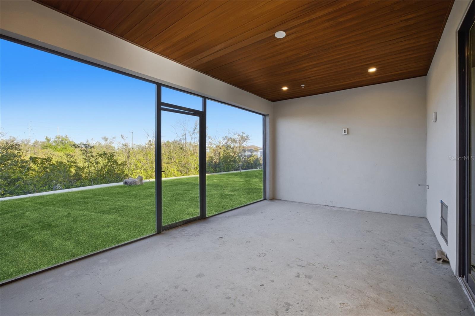 Listing photo id 23 for 5968 Aqua Reserve Boulevard