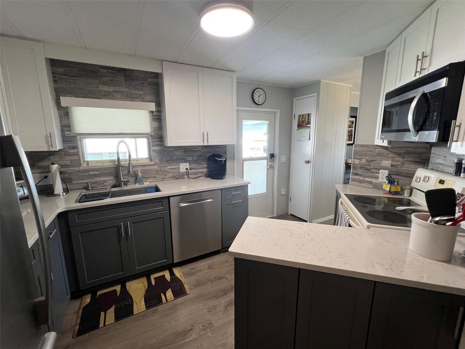 Image 7 of 35 For 471 Needle Palm Street