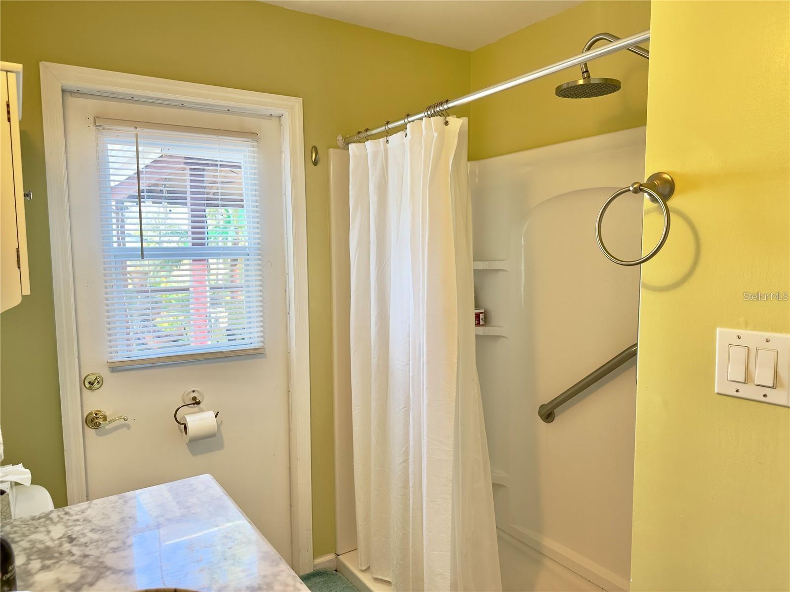 Image 18 of 32 For 1208 Hull Street S