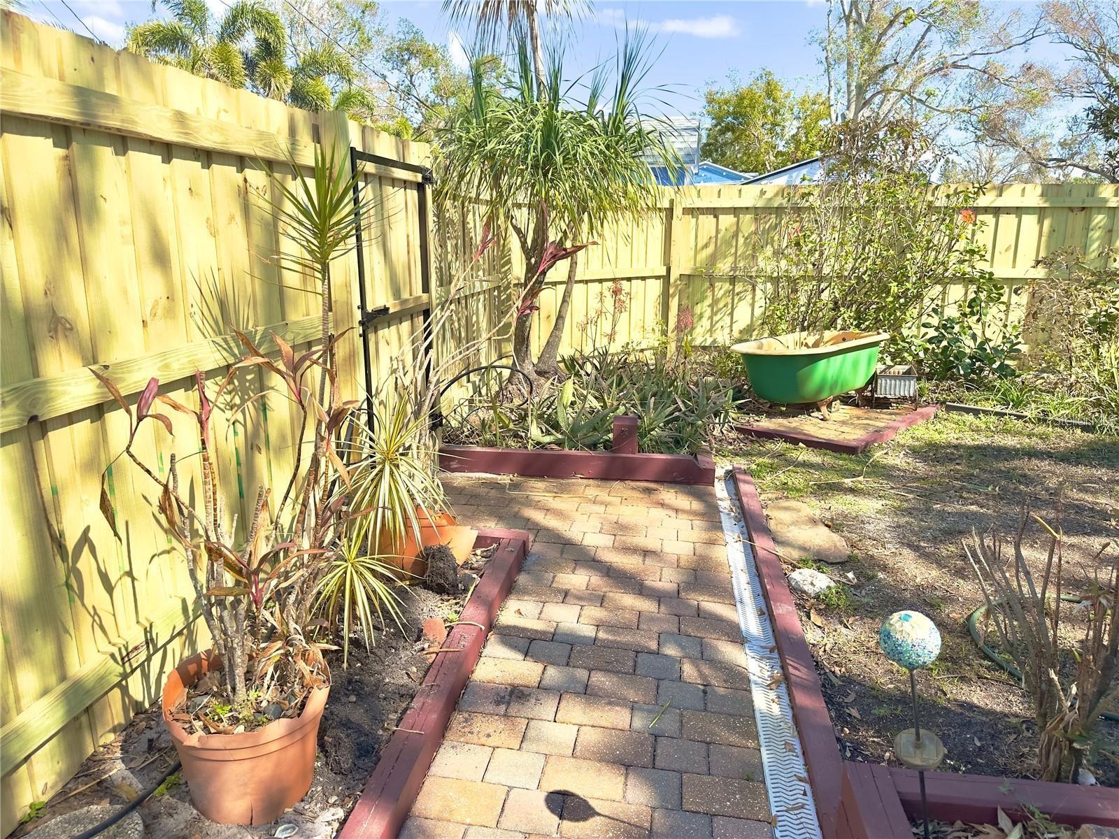 Image 31 of 32 For 1208 Hull Street S