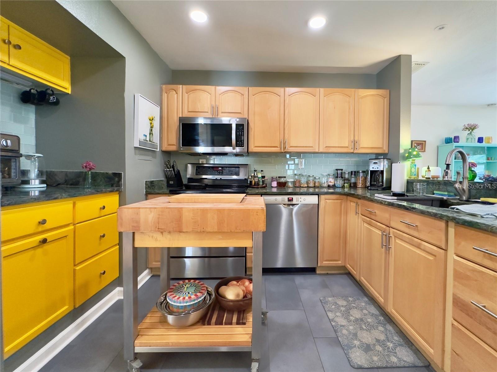 Image 9 of 32 For 1208 Hull Street S