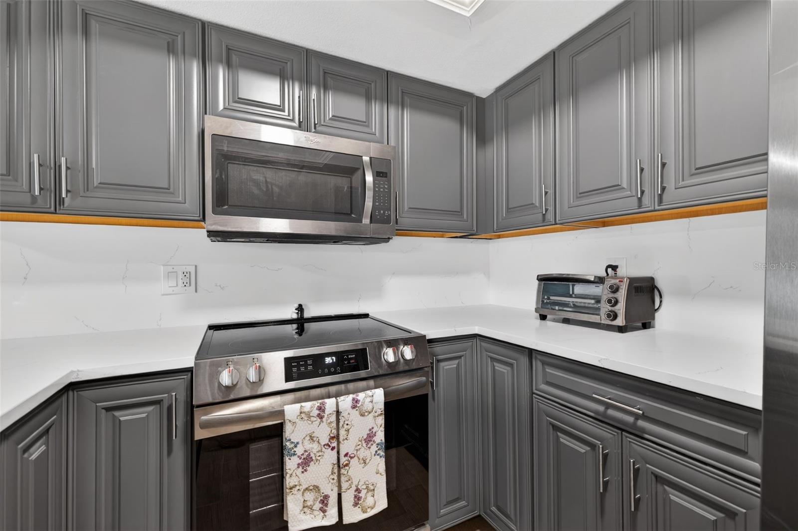 Image 10 of 32 For 6490 Cape Hatteras Way Ne 2